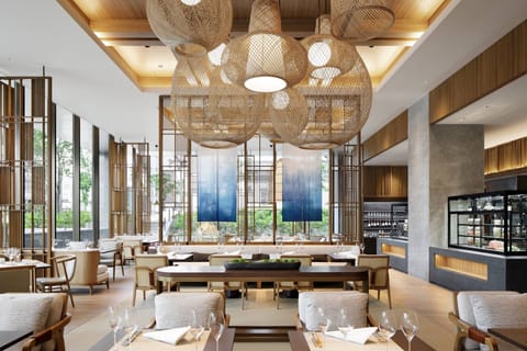 2 restaurants; breakfast, lunch, and dinner served