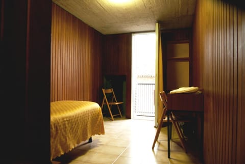 Single Room | Individually furnished, desk, cribs/infant beds, free WiFi