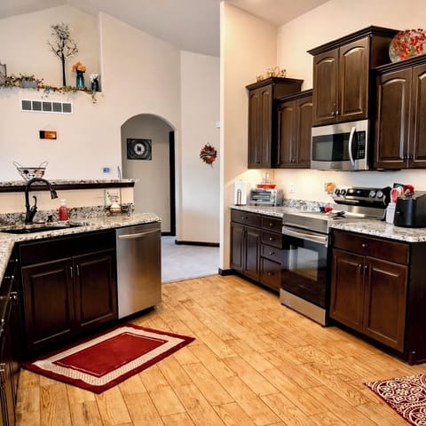 Dishwasher. Dish and Dishwasher soaps provided for entire stay. Toaster oven