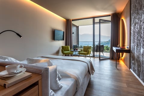 Premium bedding, down comforters, pillowtop beds, free minibar