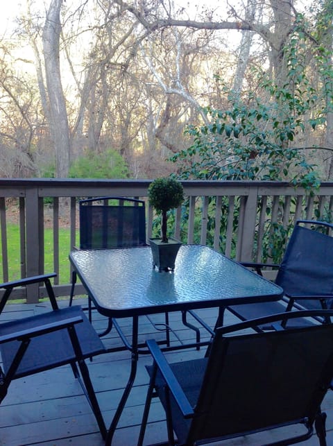 Morning coffee here would be perfect