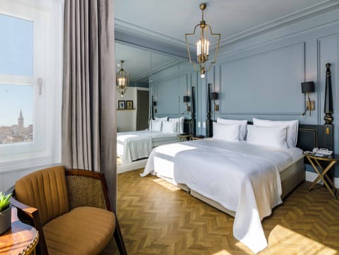 Deluxe Room | Premium bedding, minibar, in-room safe, blackout drapes