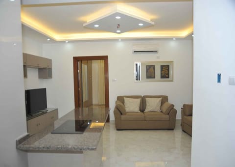 Apartment | Living room | 30-inch TV with satellite channels