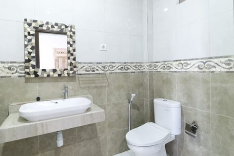 Deluxe Room | Bathroom | Shower, towels