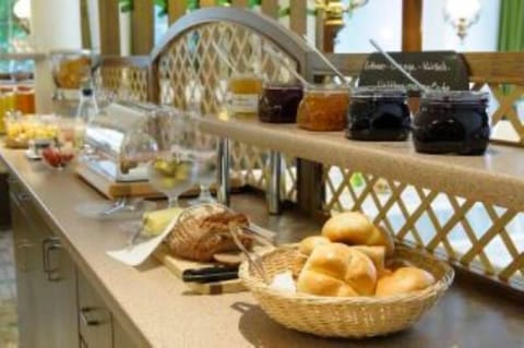 Daily buffet breakfast (EUR 8.5 per person)