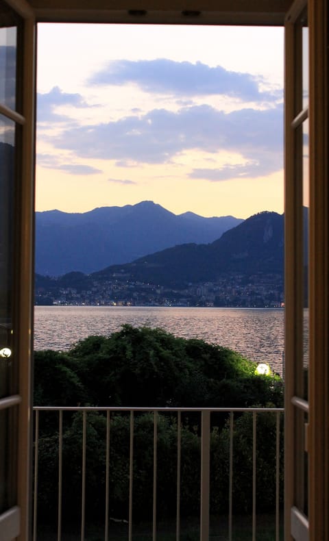 Junior Room | Minibar, in-room safe, desk, soundproofing