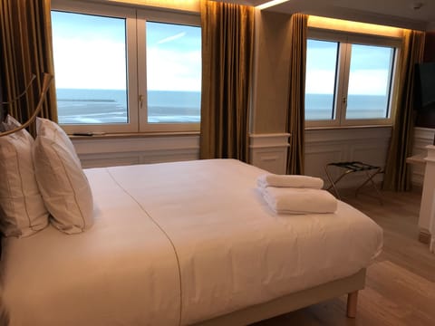 Deluxe Double Room, Sea View | Premium bedding, pillowtop beds, in-room safe, desk