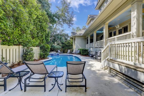 7 Painted Bunting - Private Pool Area