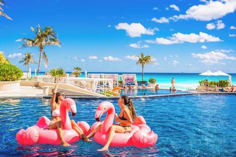 3 outdoor pools, pool umbrellas, sun loungers