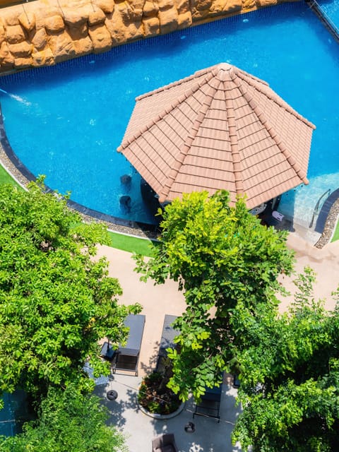 2 outdoor pools, pool umbrellas, sun loungers