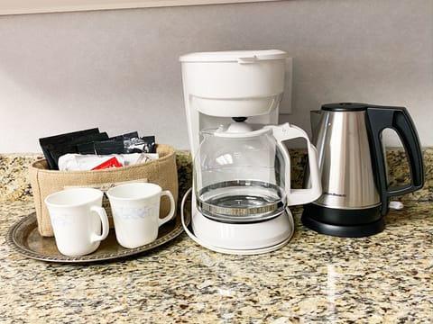 Coffee and tea maker