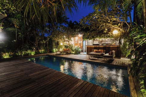 Outdoor pool, sun loungers