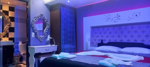 Standard Room, Garden View | In-room safe, individually decorated, individually furnished