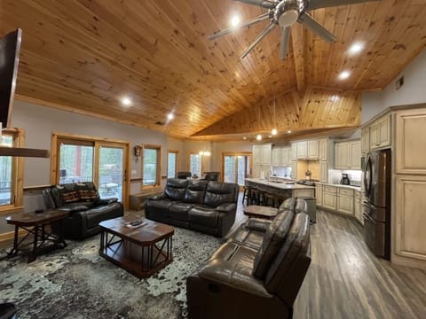 House, 4 Bedrooms | Living area | 30-inch TV with cable channels, foosball