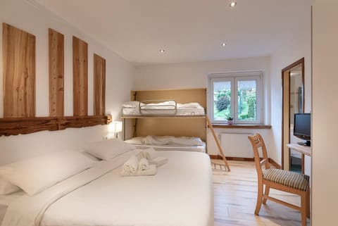 In-room safe, free WiFi, bed sheets