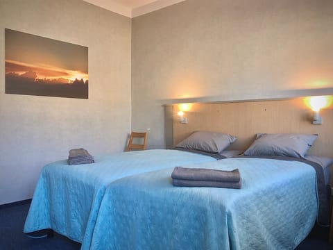 Twin Room, Shared Bathroom | Soundproofing, WiFi (free)