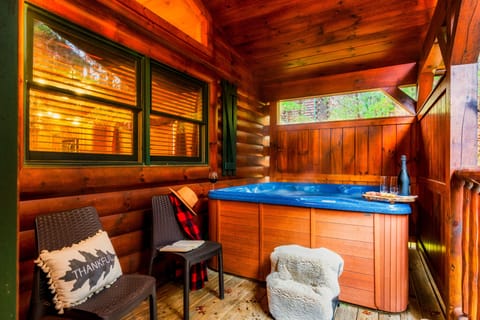 Indoor spa tub