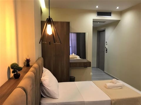 Minibar, desk, soundproofing, free WiFi