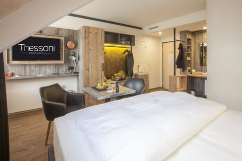 Business Room | Premium bedding, down comforters, pillowtop beds, minibar
