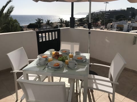 Patio Beach Views. Alfresco Dining, Sun terrace, Front line Sea views