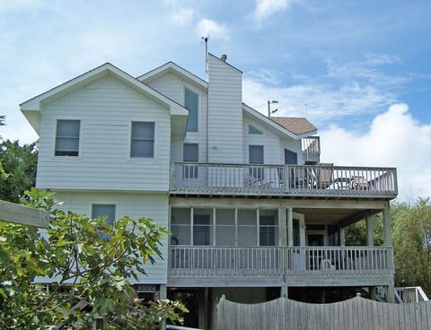 Admirals Retreat