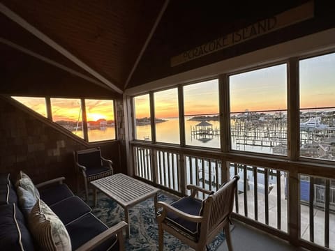 Welcome to Harborview, Harbor Front