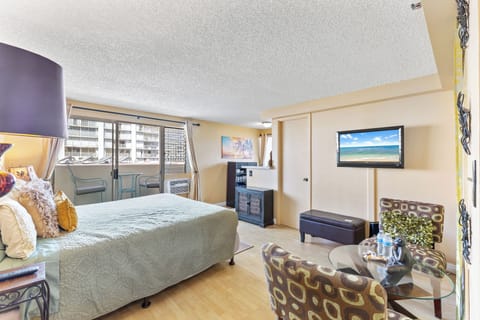 Lovely lanai seating on the 1st balcony from sleeping area
