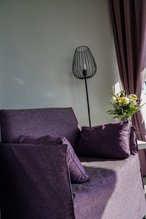 Classic Quadruple Room | In-room safe, desk, iron/ironing board, free WiFi