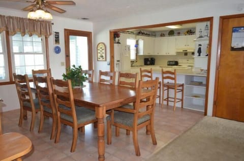 Dining & Kitchen Areas