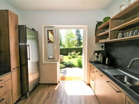 Property, Countertop, Building, Plant, Cabinetry, Interior Design, Sink, Kitchen Sink, Wood, Home Appliance