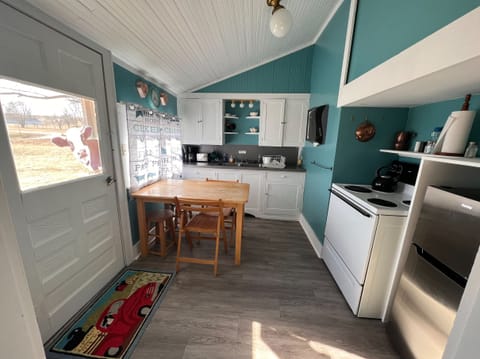 Standard Cottage, 1 Bedroom, Non Smoking, Garden Area (Hollyhock Cottage, Kitchen) | Private kitchen | Cookware/dishes/utensils