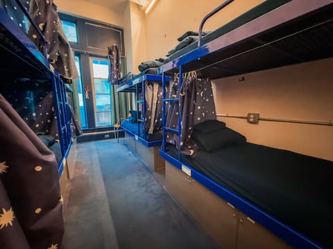 Laptop workspace, soundproofing, free WiFi, bed sheets