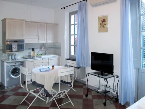 Room, Property, Furniture, Building, Interior Design, Major Appliance, House, Floor, Table, Architecture