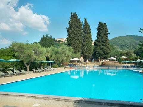 Swimming Pool, Property, Leisure, Resort, Vacation, Resort Town, Real Estate, Tree, Summer, House