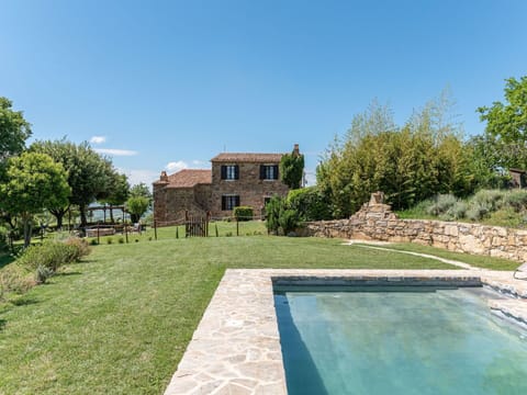 Sky, Plant, Water, Building, Tree, Natural Landscape, Land Lot, Cloud, Grass, Swimming Pool
