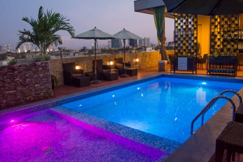 Outdoor pool, pool umbrellas, sun loungers
