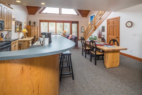 Gather round the table | Main Level