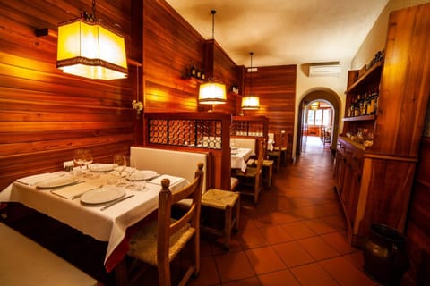 Lunch and dinner served