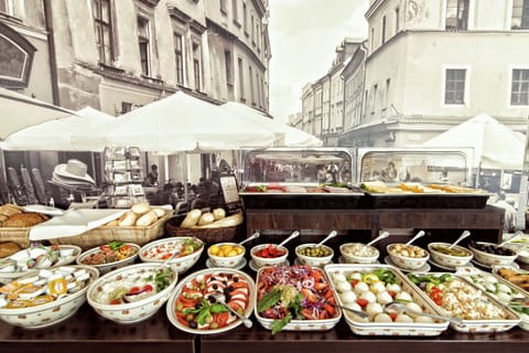 Daily buffet breakfast for a fee