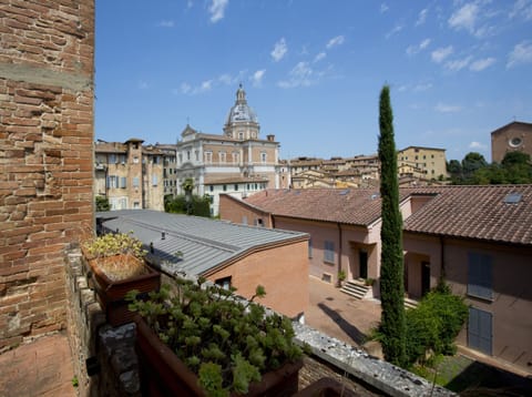 City Apartment, 3 Bedrooms | City view