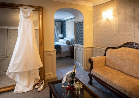 Individually decorated, individually furnished, soundproofing