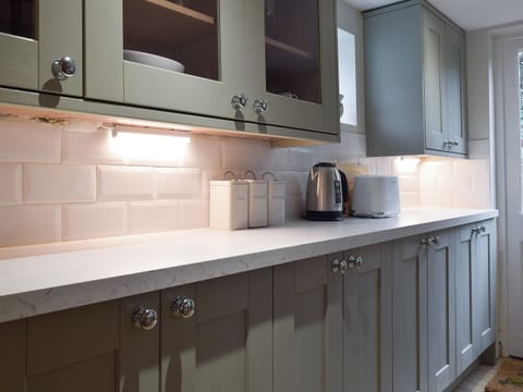 Kitchen | Lovely Old Cottage, Stratford-Upon-Avon