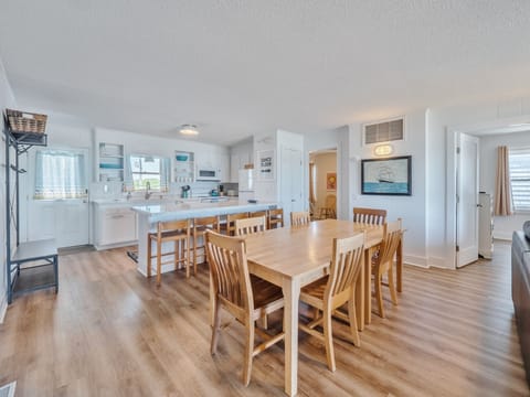 Dining Area - Dolphin Level