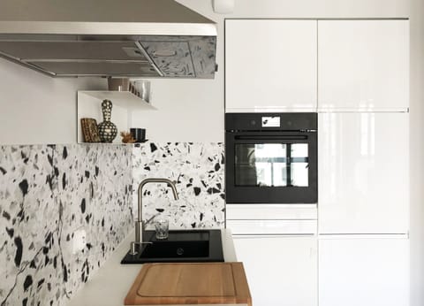 Fully equipped kitchenette.