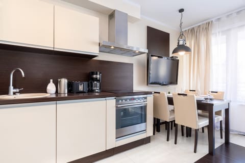 Modern, fully equipped kitchenette. 