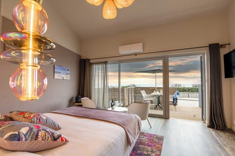 Suite Grand Large | Premium bedding, in-room safe, individually furnished, desk