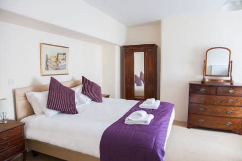 Desk, blackout drapes, iron/ironing board, free WiFi