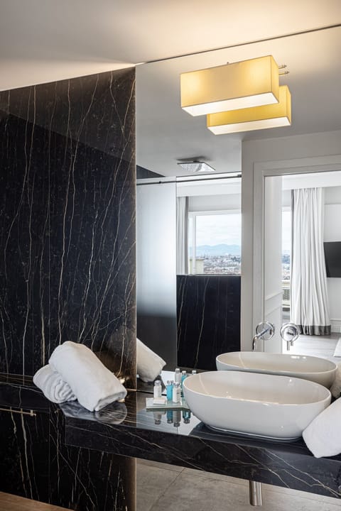 Panoramic Studio Suite, City View | Bathroom | Shower, rainfall showerhead, designer toiletries, hair dryer