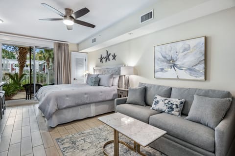 318 Pilot House at Baytowne Wharf
