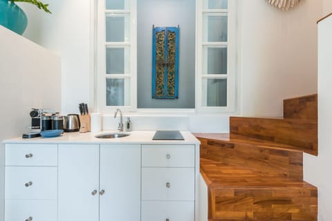 Honeymoon Villa, 1 Bedroom | Private kitchenette | Fridge, microwave, stovetop, coffee/tea maker